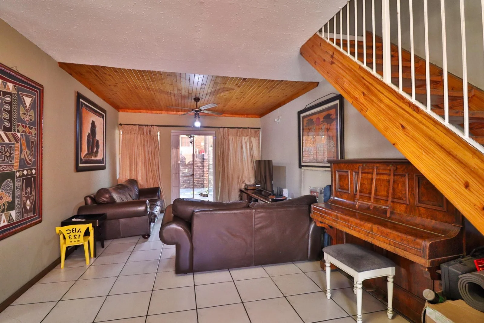 NEW LISTING INSIDE SMALL COMPLEX!