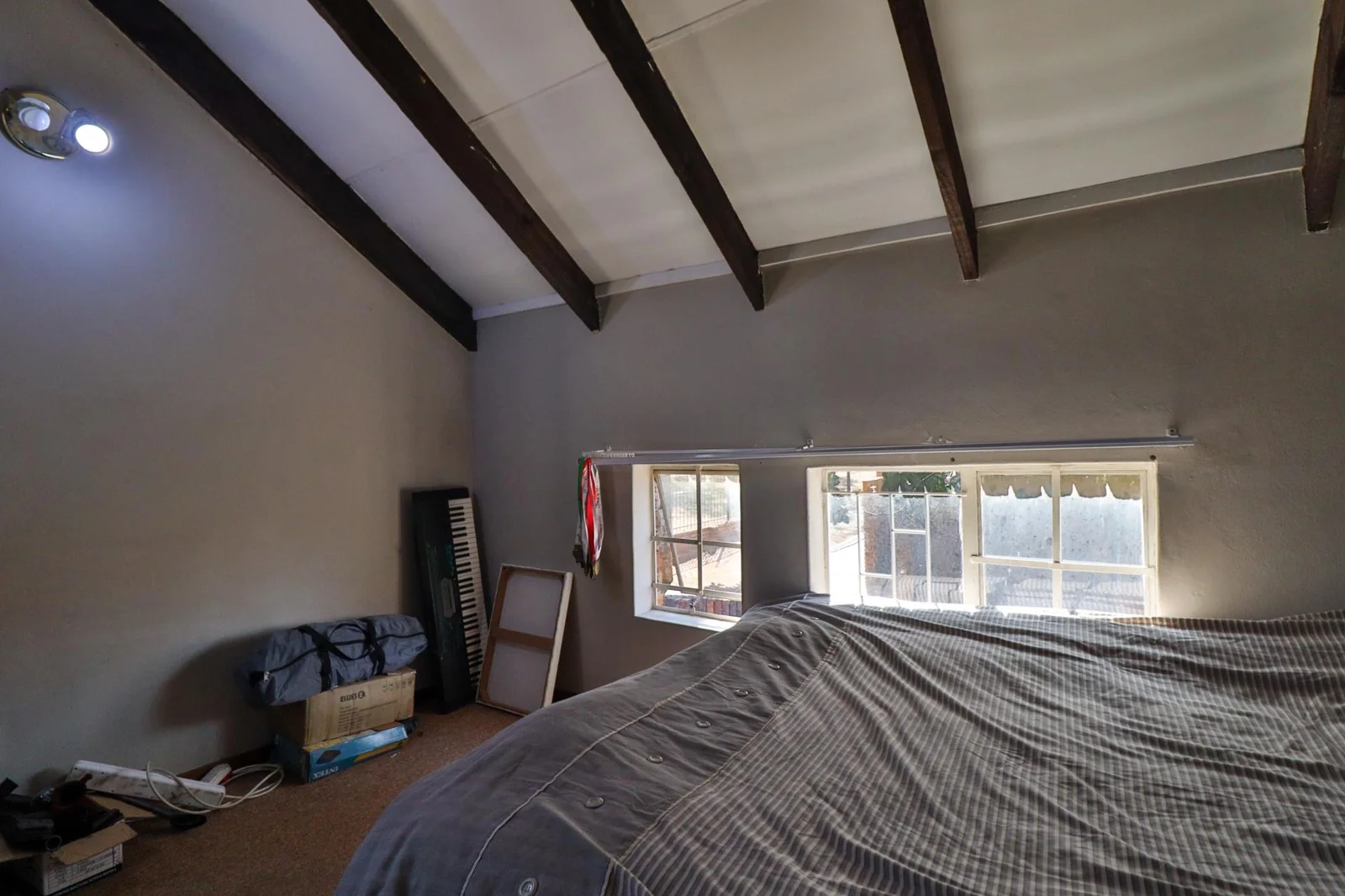 NEW LISTING INSIDE SMALL COMPLEX!