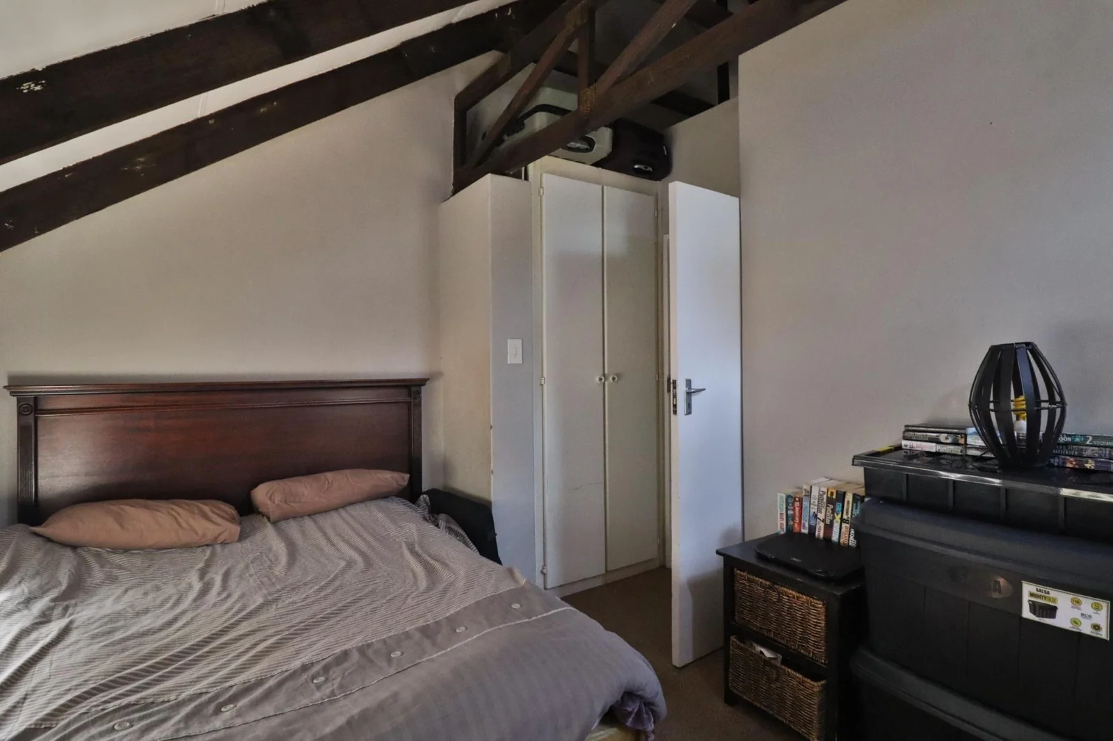 NEW LISTING INSIDE SMALL COMPLEX!