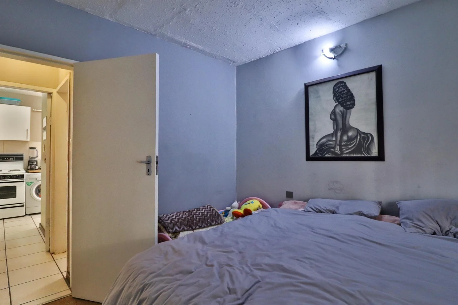 NEW LISTING INSIDE SMALL COMPLEX!