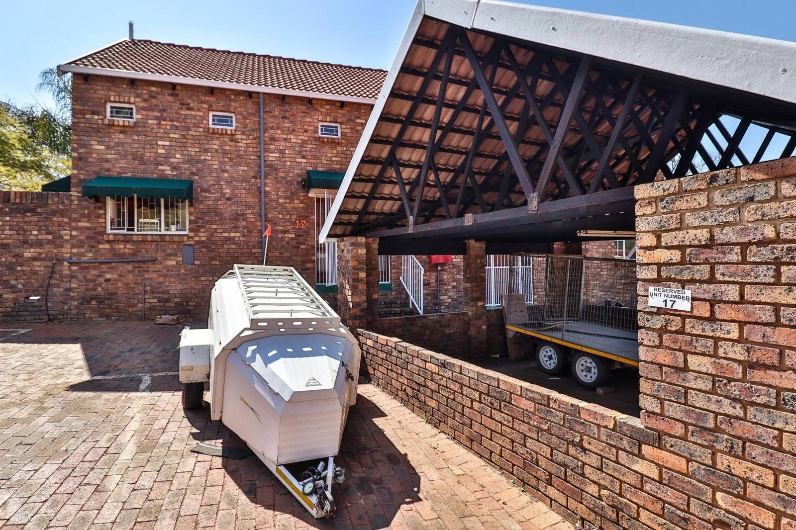 NEW LISTING INSIDE SMALL COMPLEX!