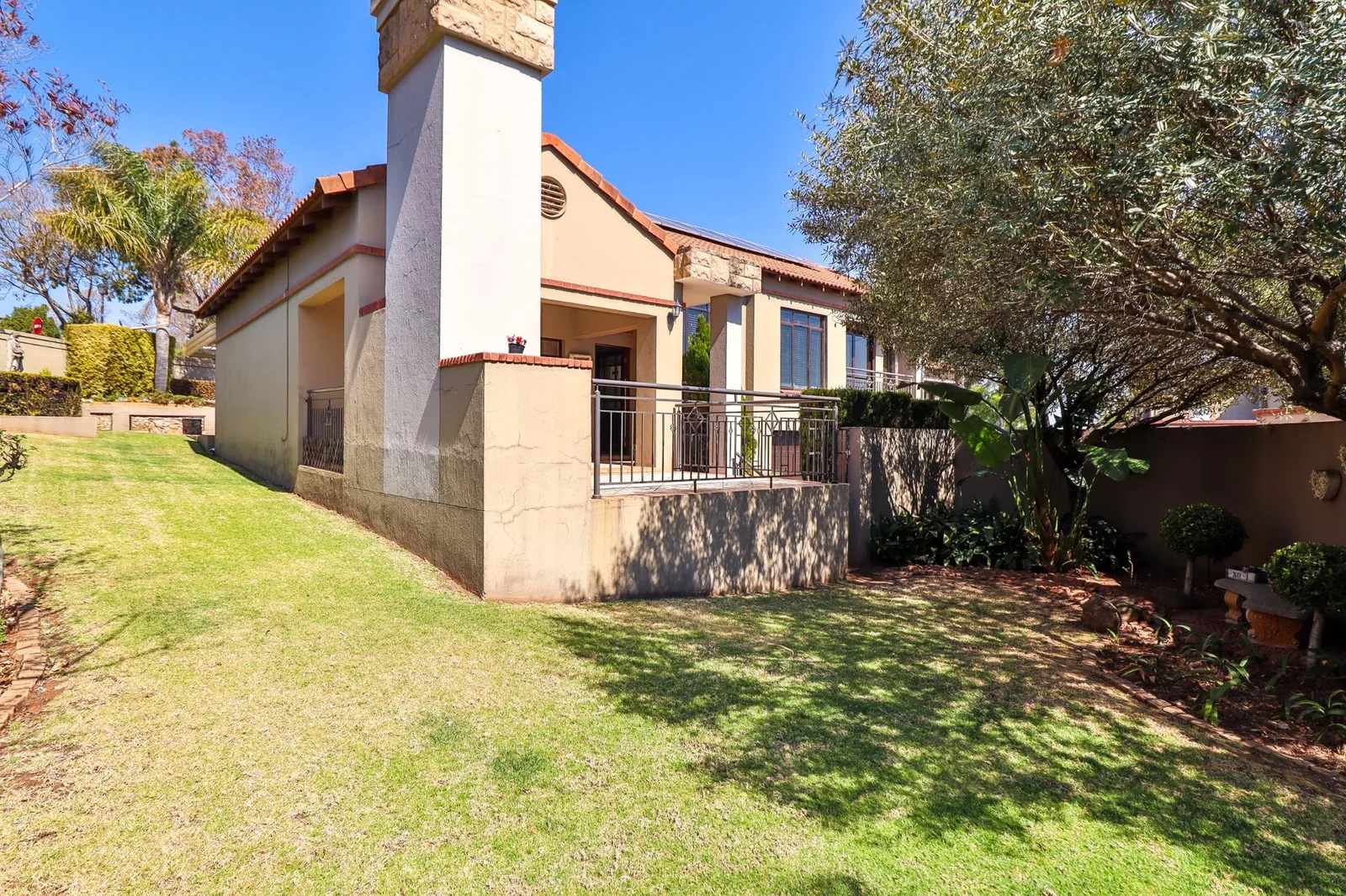 FOR THE ENTERTAINER ..... IT'S ALL HERE!