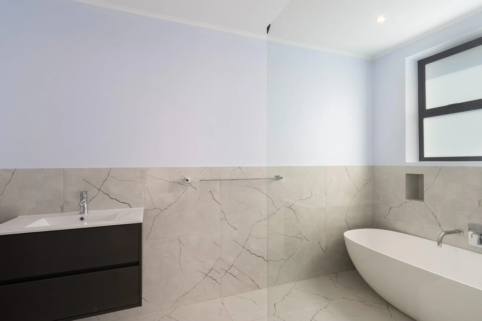 FAMILY HOME WITH MAGNIFICENT VIEWS IN KINGSVIEW ESTATE