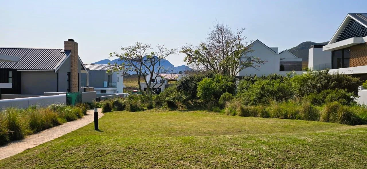 FAMILY HOME WITH MAGNIFICENT VIEWS IN KINGSVIEW ESTATE