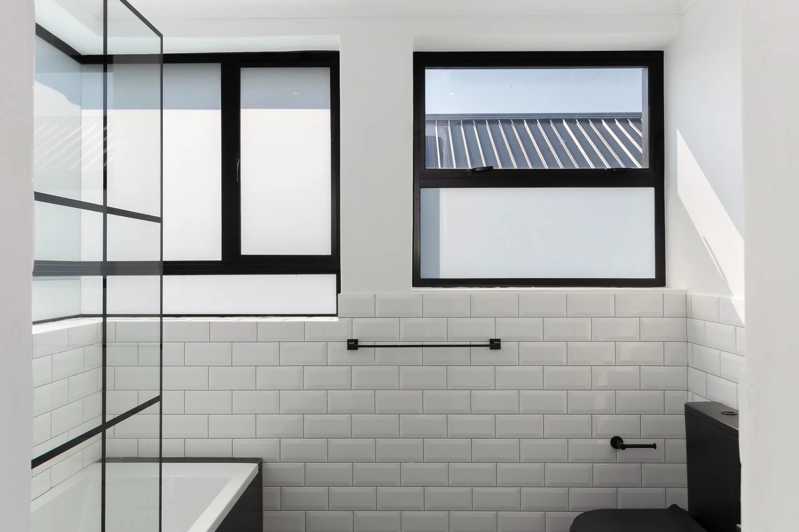 FAMILY HOME WITH MAGNIFICENT VIEWS IN KINGSVIEW ESTATE