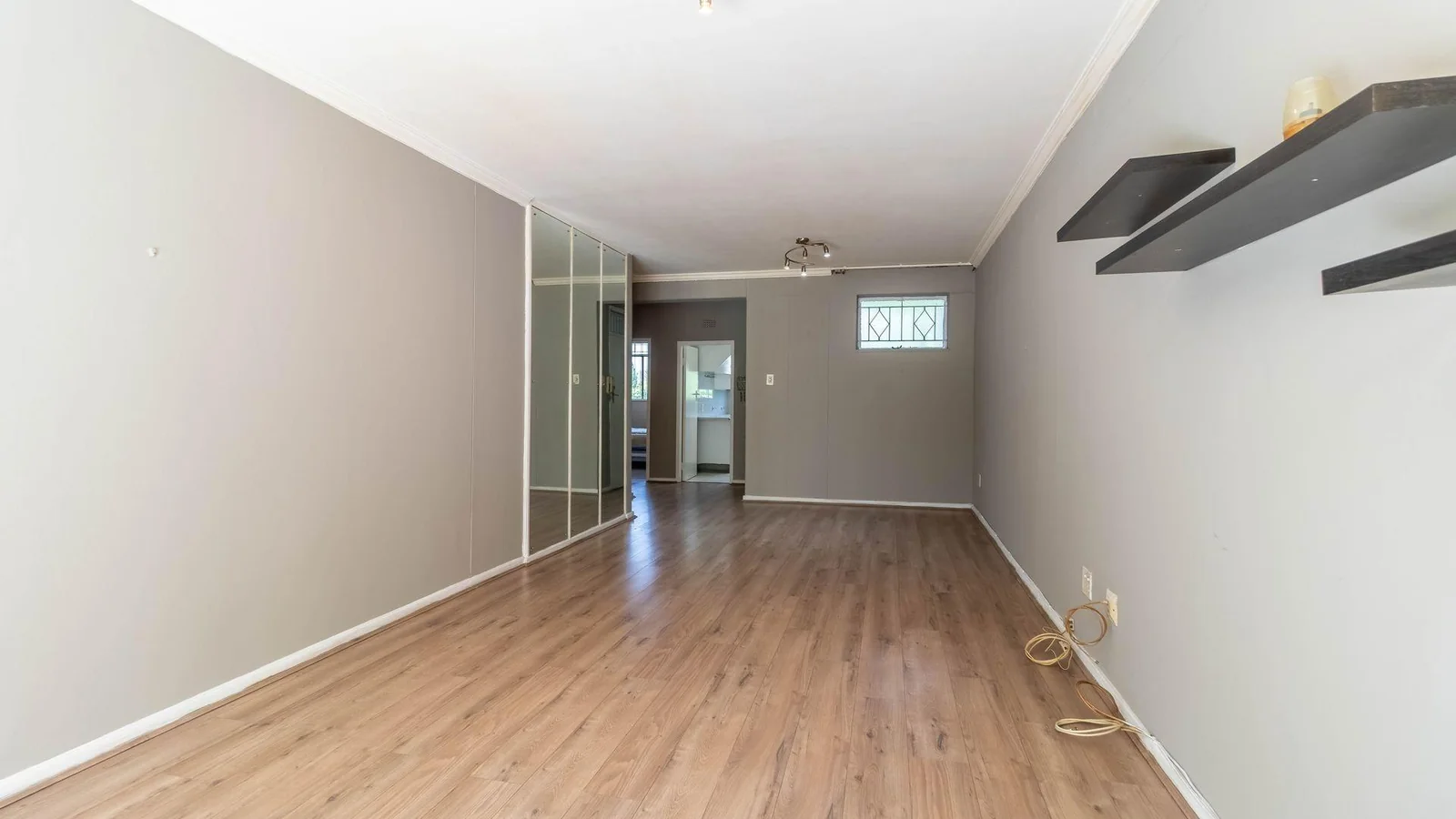 2 bedroom simplex- private garden- phenomenal location