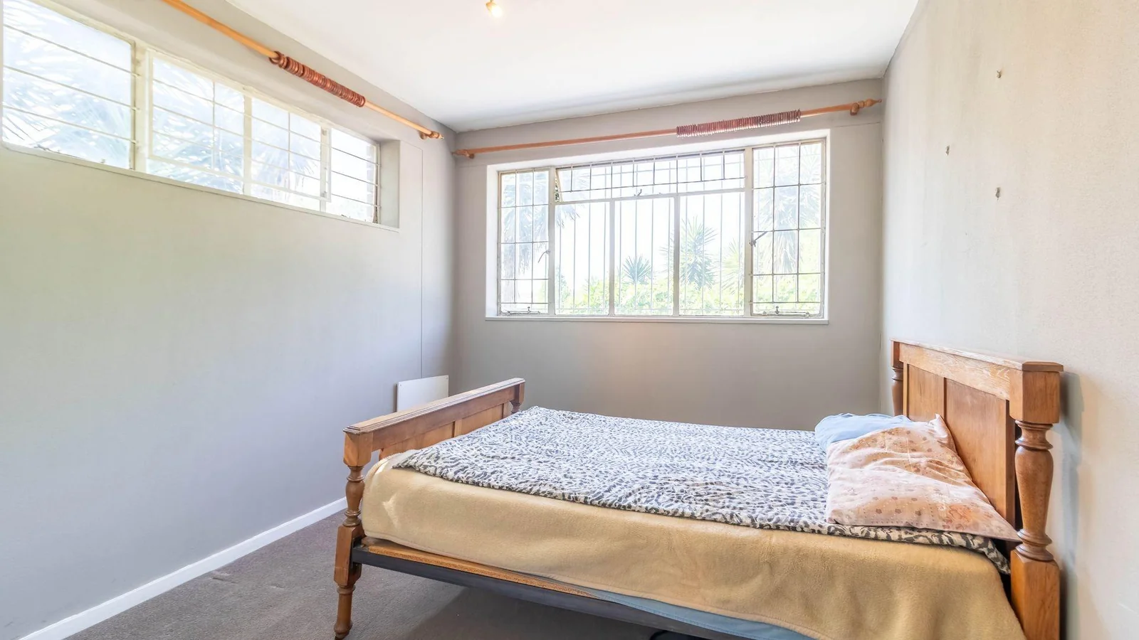 2 bedroom simplex- private garden- phenomenal location