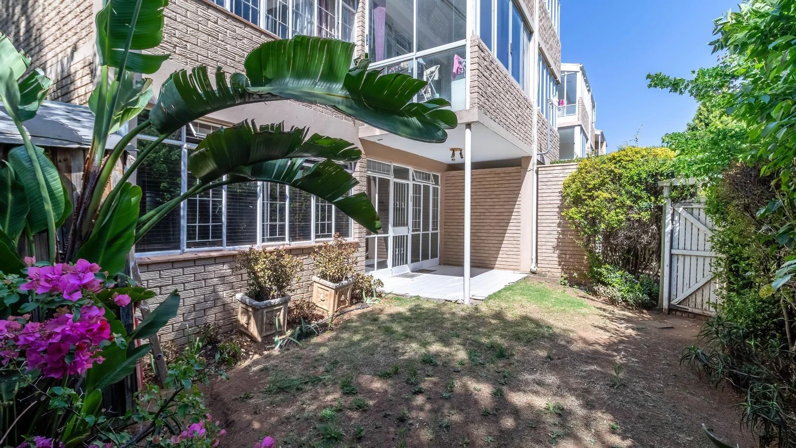 2 bedroom simplex- private garden- phenomenal location