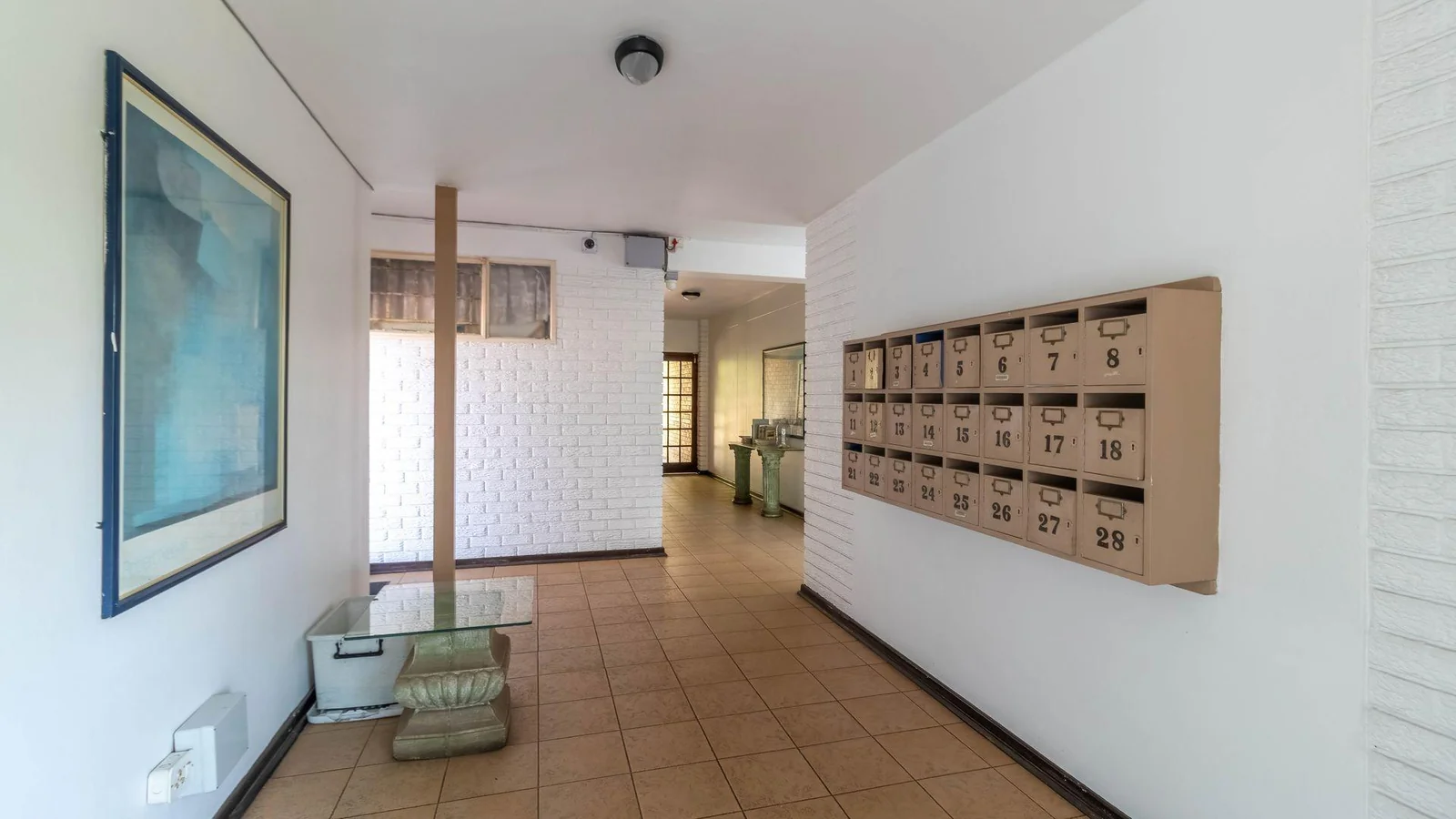 2 bedroom simplex- private garden- phenomenal location