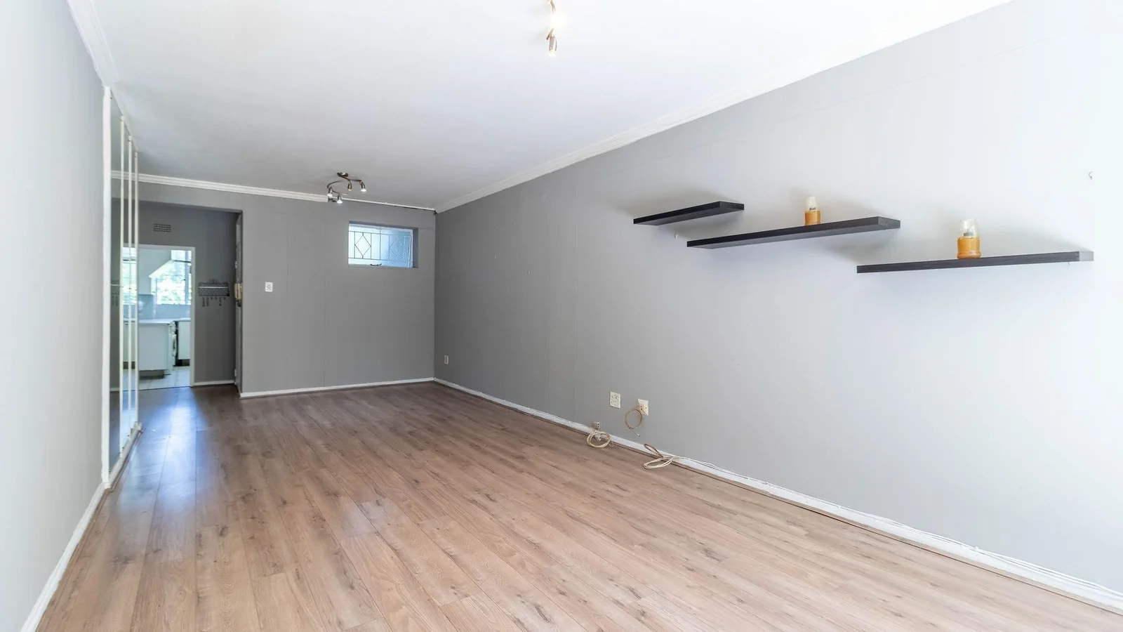 2 bedroom simplex- private garden- phenomenal location