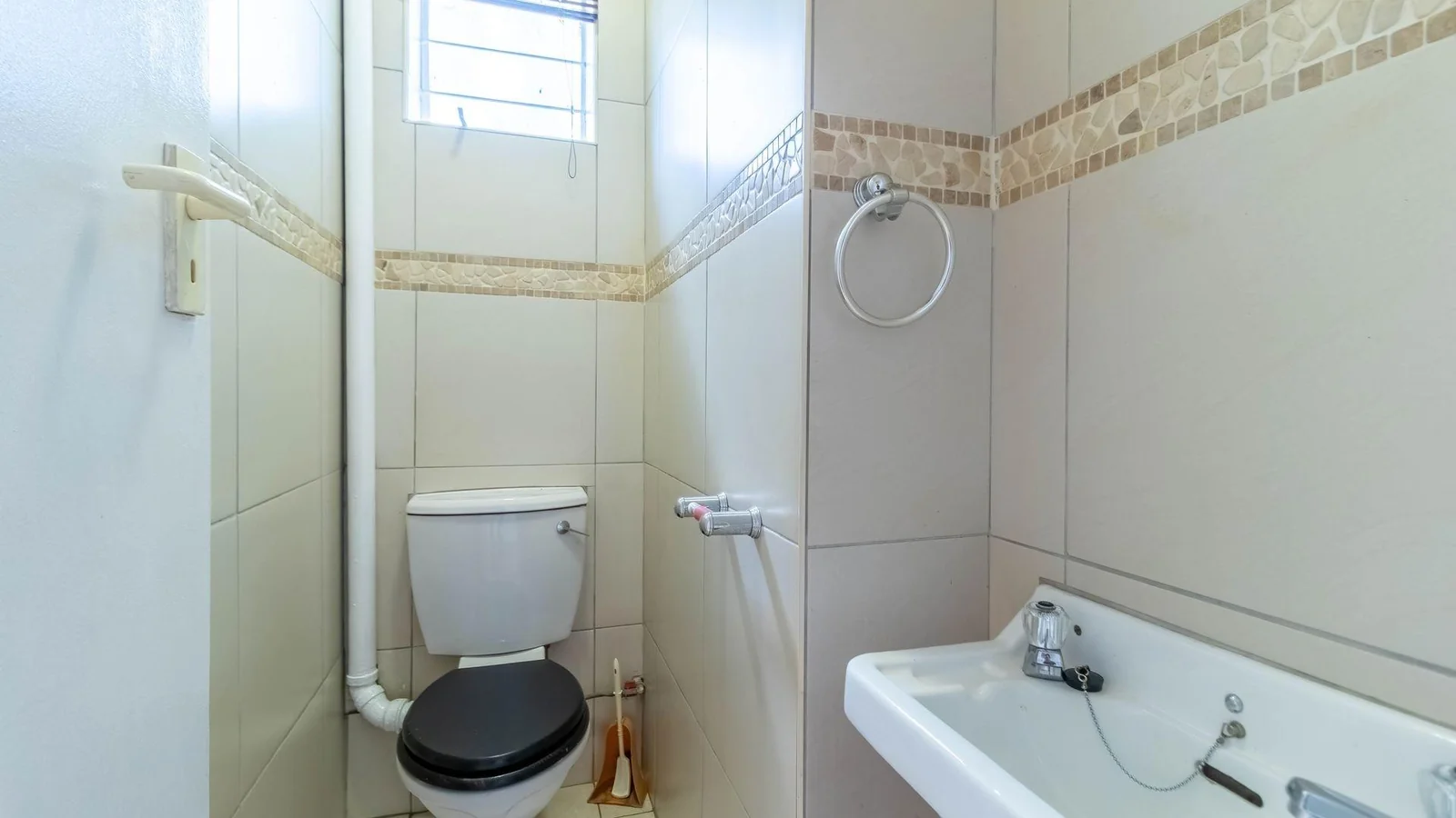 2 bedroom simplex- private garden- phenomenal location