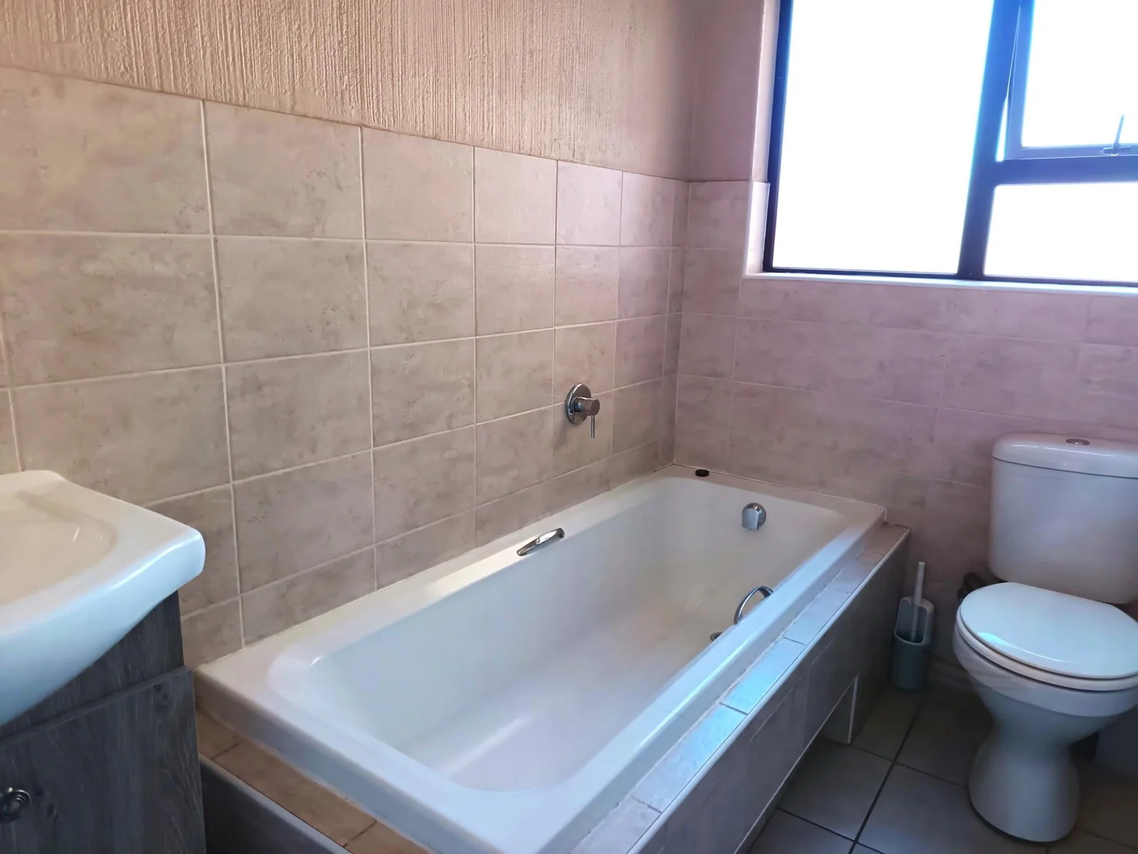 Spacious 2 bedroom , 2 bathroom,  Light-Filled Apartment with En-Suite and private Balcony for R8 500 pm