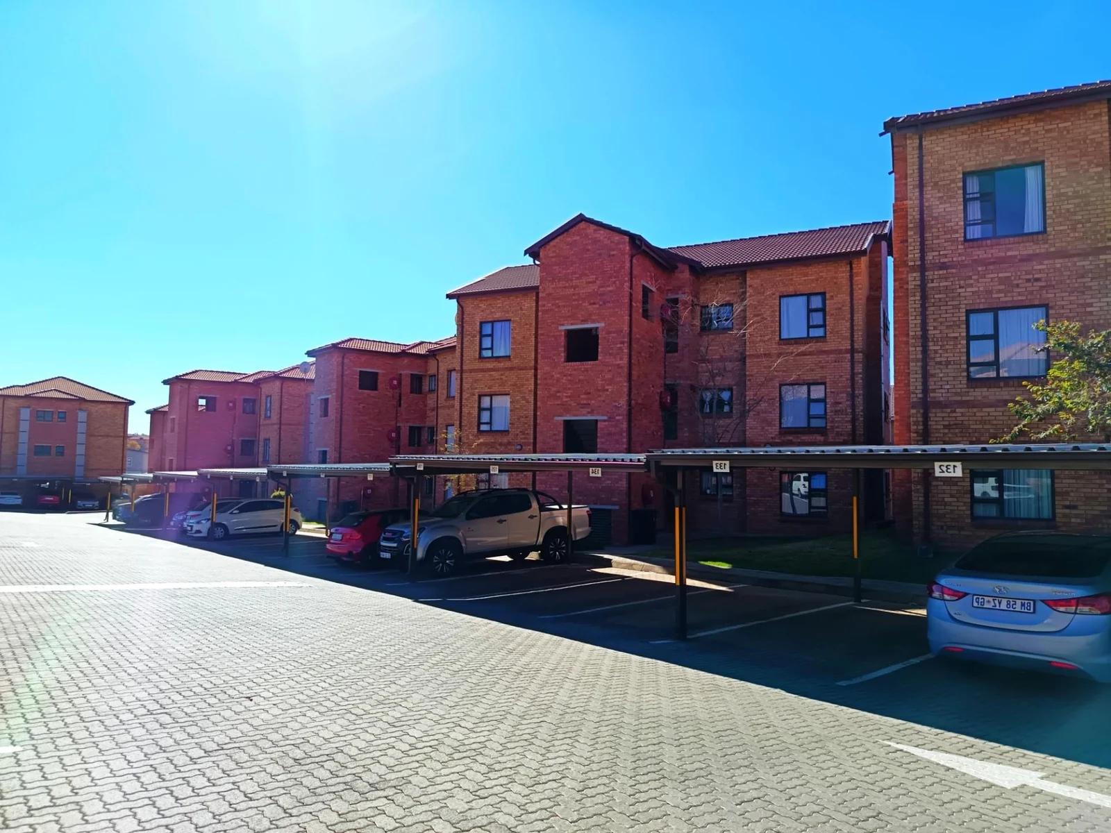 Spacious 2 bedroom , 2 bathroom,  Light-Filled Apartment with En-Suite and private Balcony for R8 500 pm