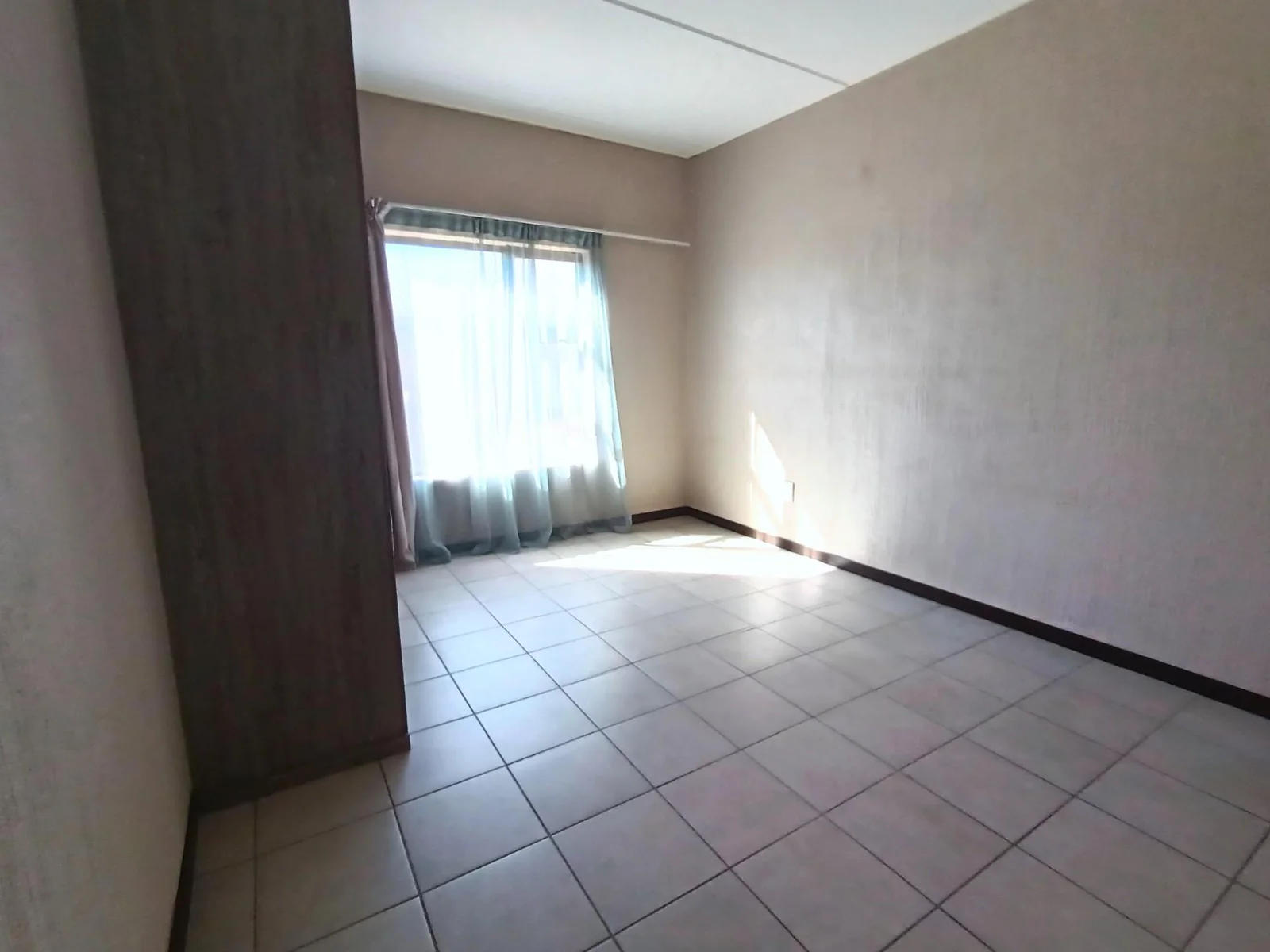 Spacious 2 bedroom , 2 bathroom,  Light-Filled Apartment with En-Suite and private Balcony for R8 500 pm
