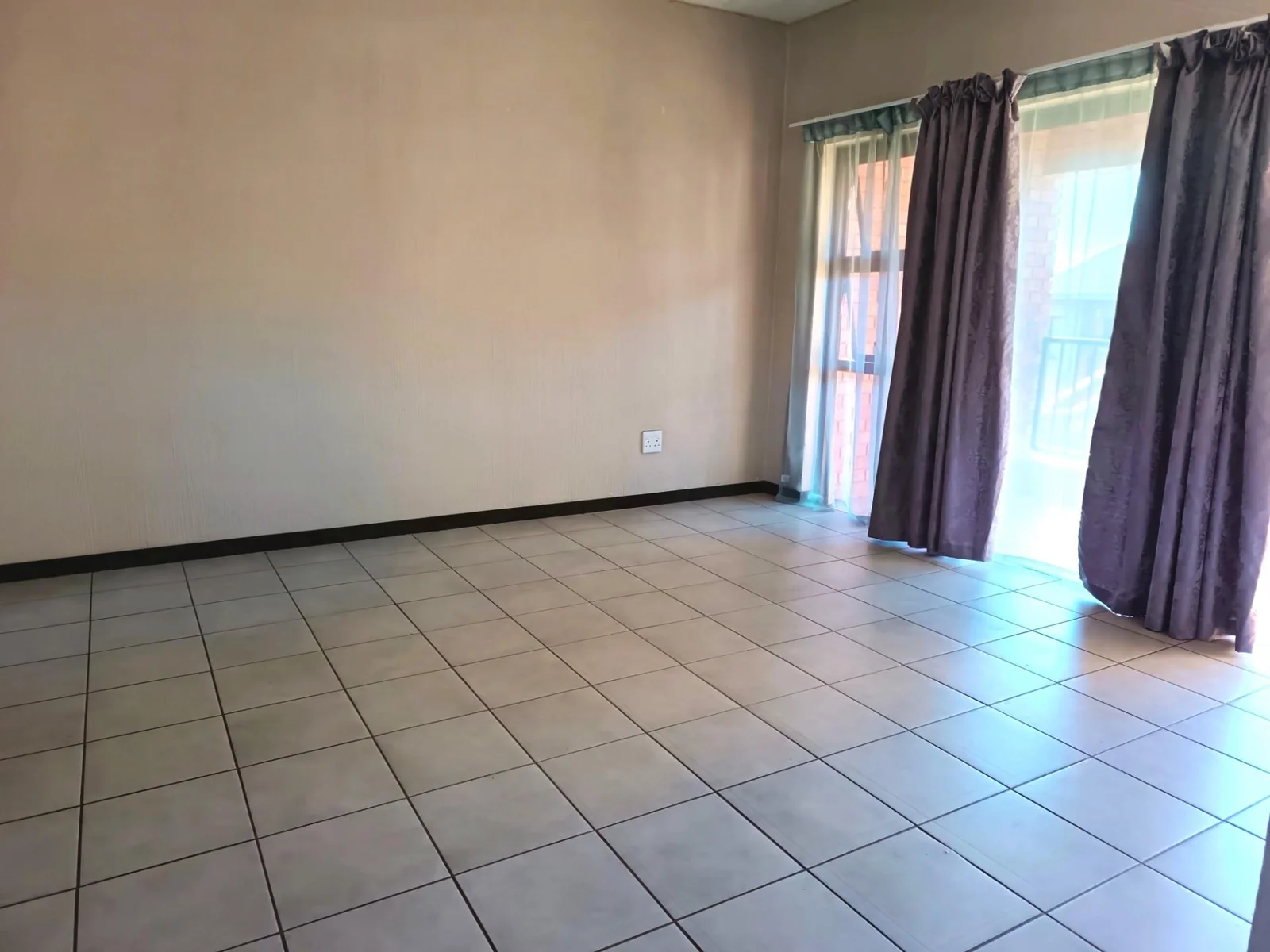 Spacious 2 bedroom , 2 bathroom,  Light-Filled Apartment with En-Suite and private Balcony for R8 500 pm