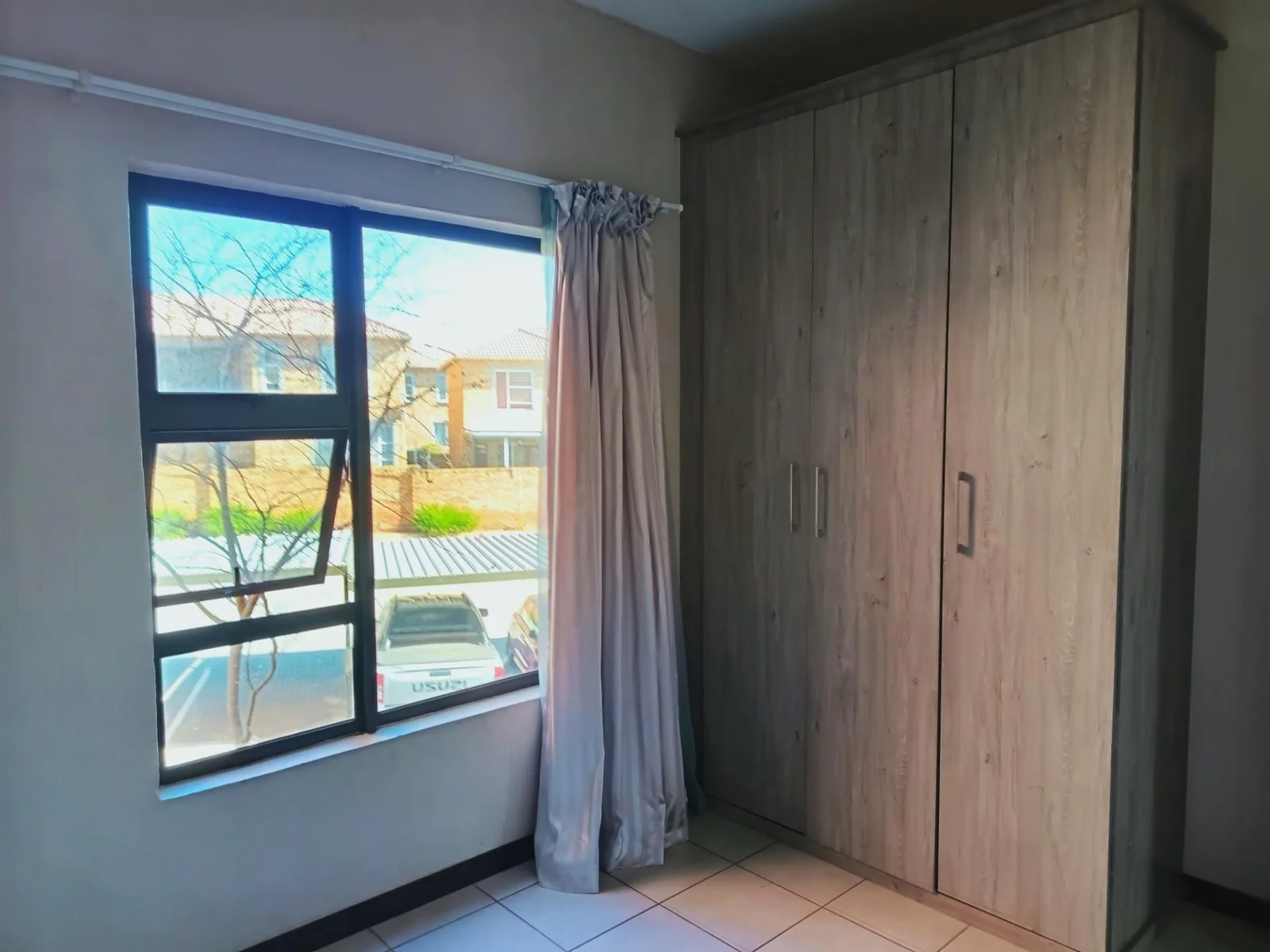 Spacious 2 bedroom , 2 bathroom,  Light-Filled Apartment with En-Suite and private Balcony for R8 500 pm