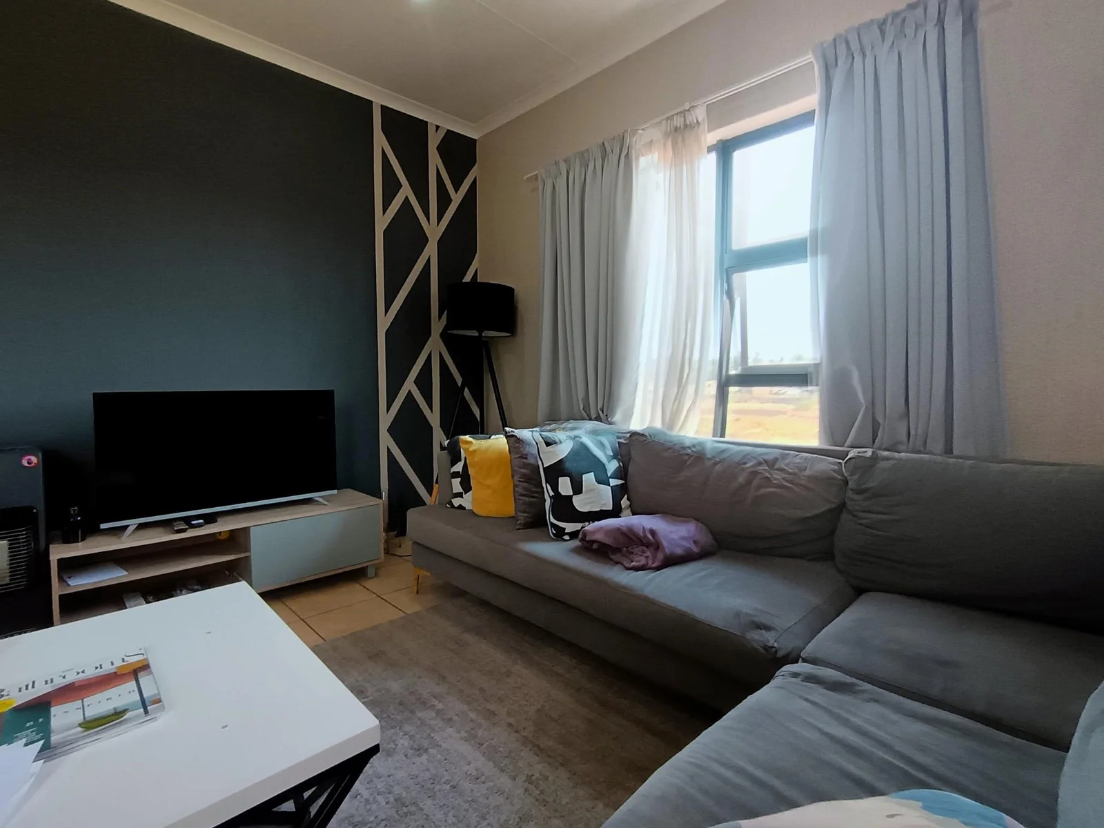 2 Bedroom, Modern, sunlit corner unit apartment in Wilgeheuwel. (Taking offers from R735 000) <br/><br/>Corner unit with views and loads of sunlight.