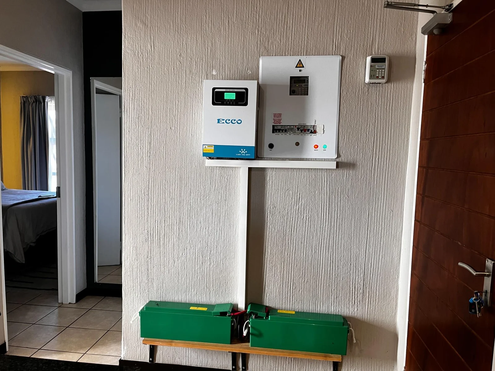 2 Bedroom, Modern, sunlit corner unit apartment in Wilgeheuwel. (Taking offers from R735 000) <br/><br/>Corner unit with views and loads of sunlight.