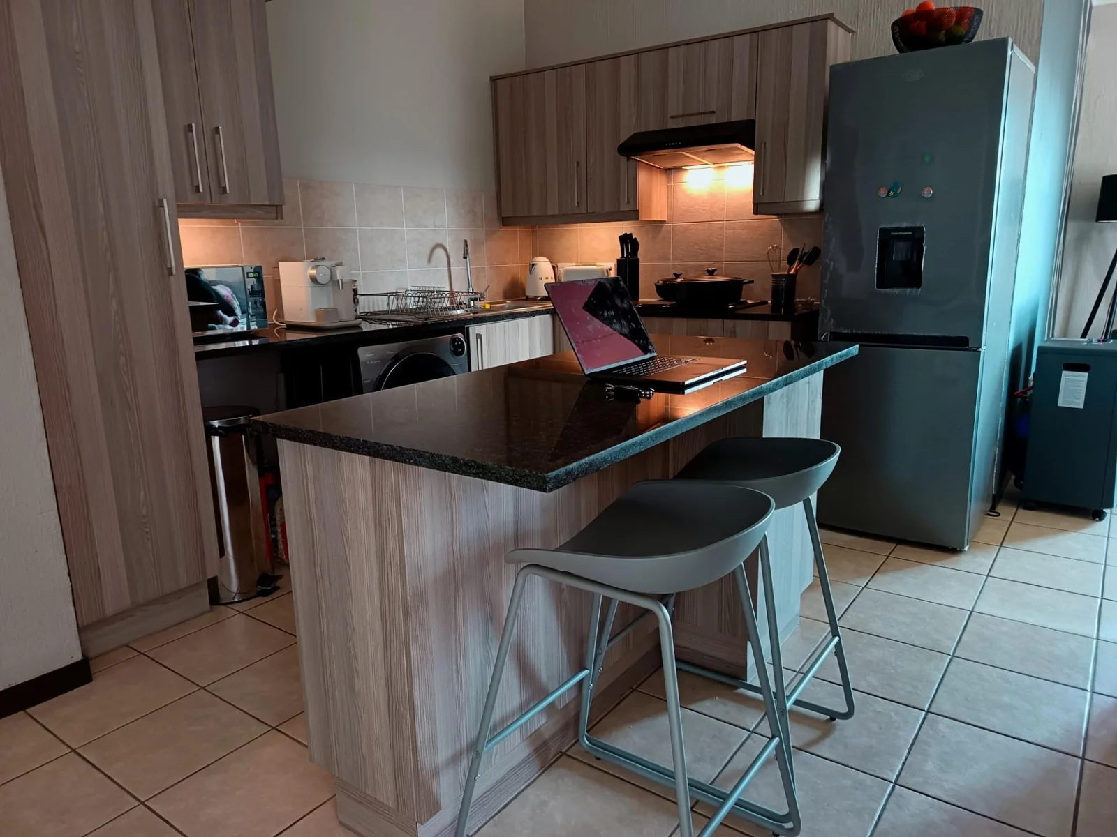 2 Bedroom, Modern, sunlit corner unit apartment in Wilgeheuwel. (Taking offers from R735 000) <br/><br/>Corner unit with views and loads of sunlight.