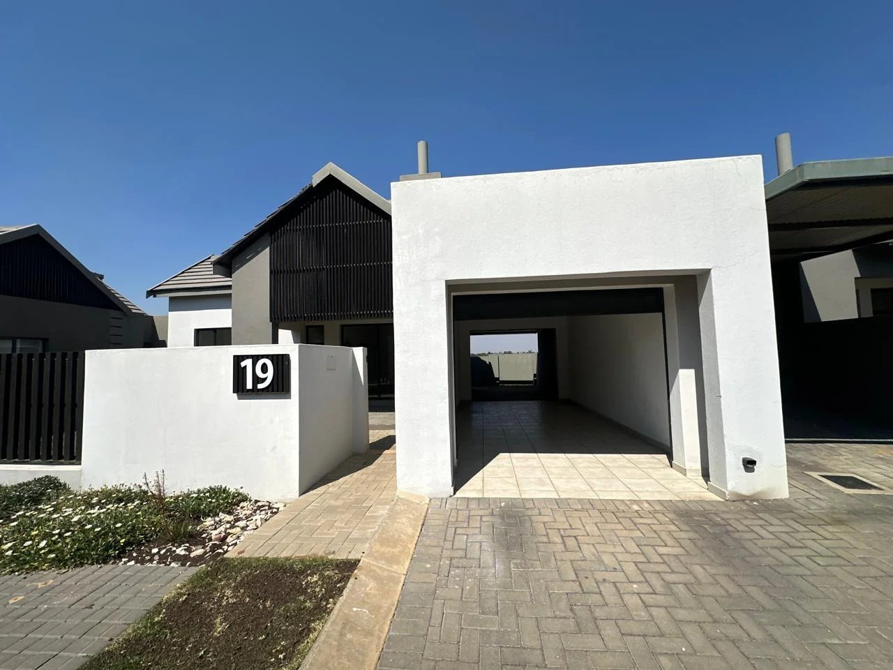 SMART LIVING, PRIME LOCATION, READY NOW!