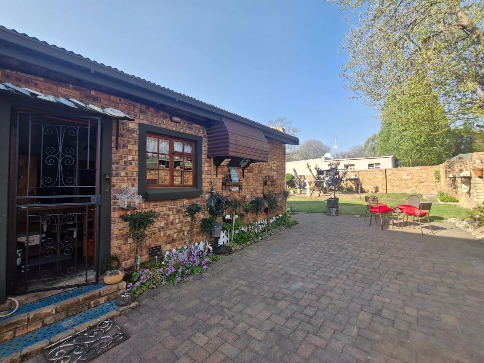 Character filled home with scenic Kloof views in La Provance