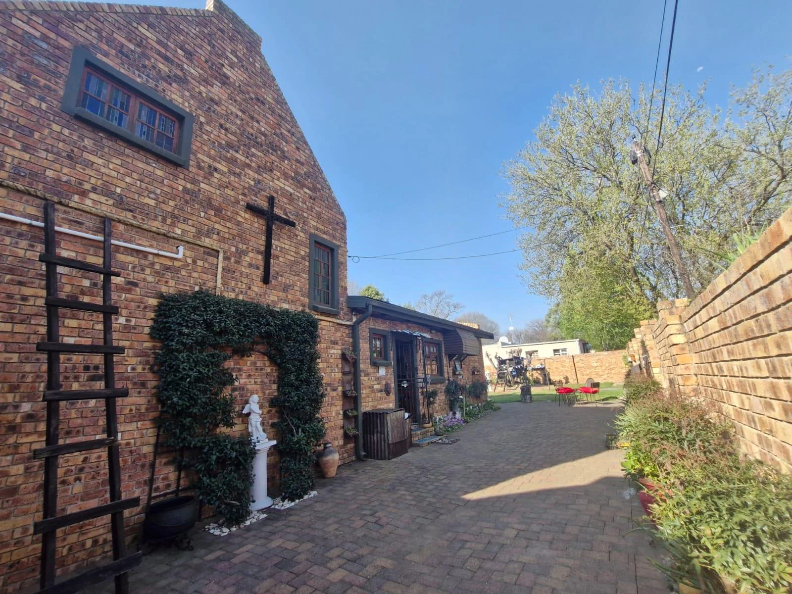 Character filled home with scenic Kloof views in La Provance