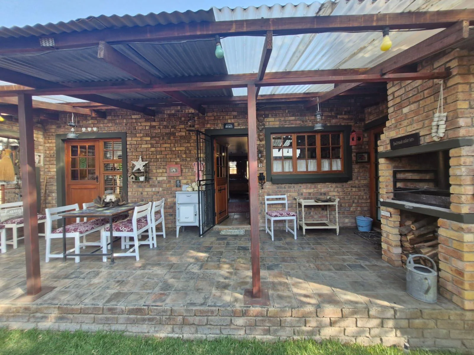 Character filled home with scenic Kloof views in La Provance