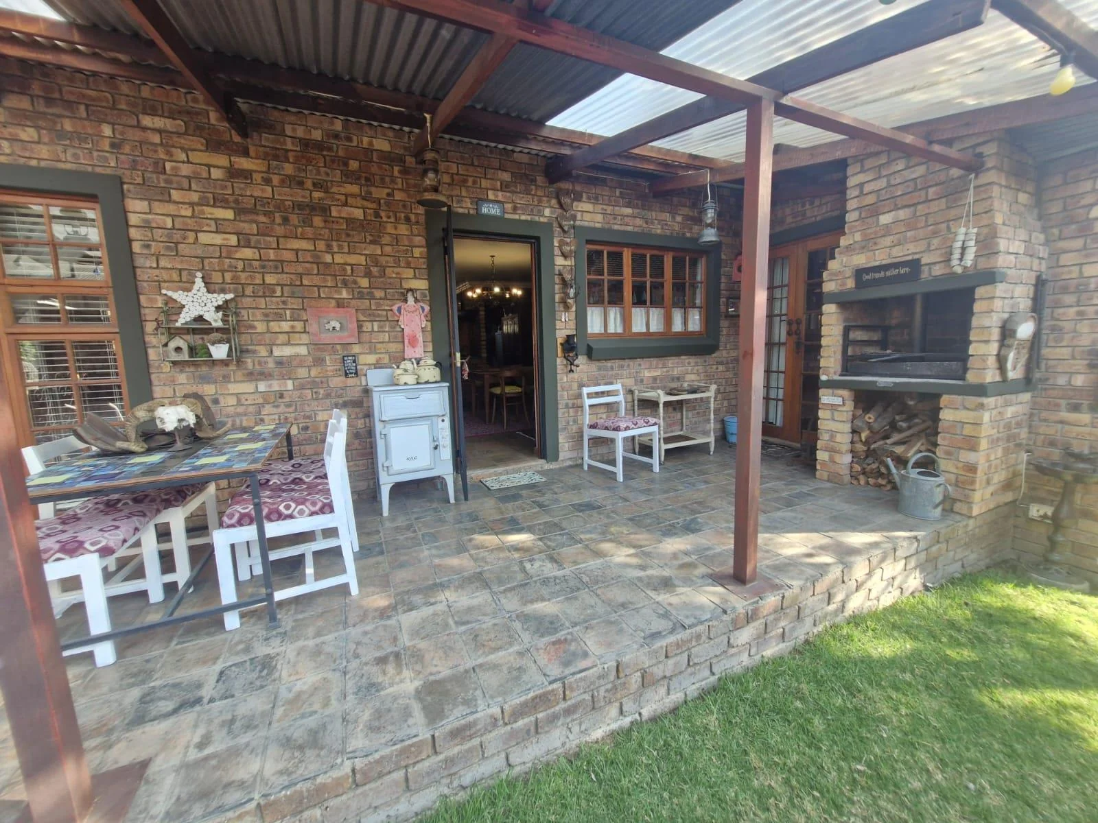 Character filled home with scenic Kloof views in La Provance