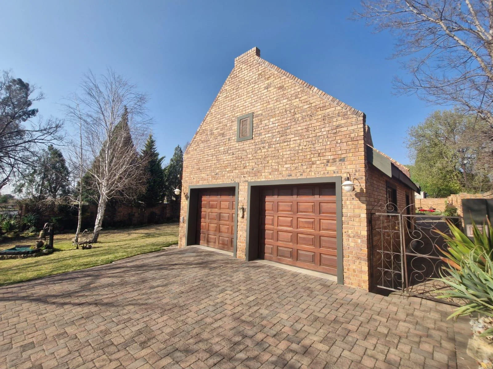 Character filled home with scenic Kloof views in La Provance