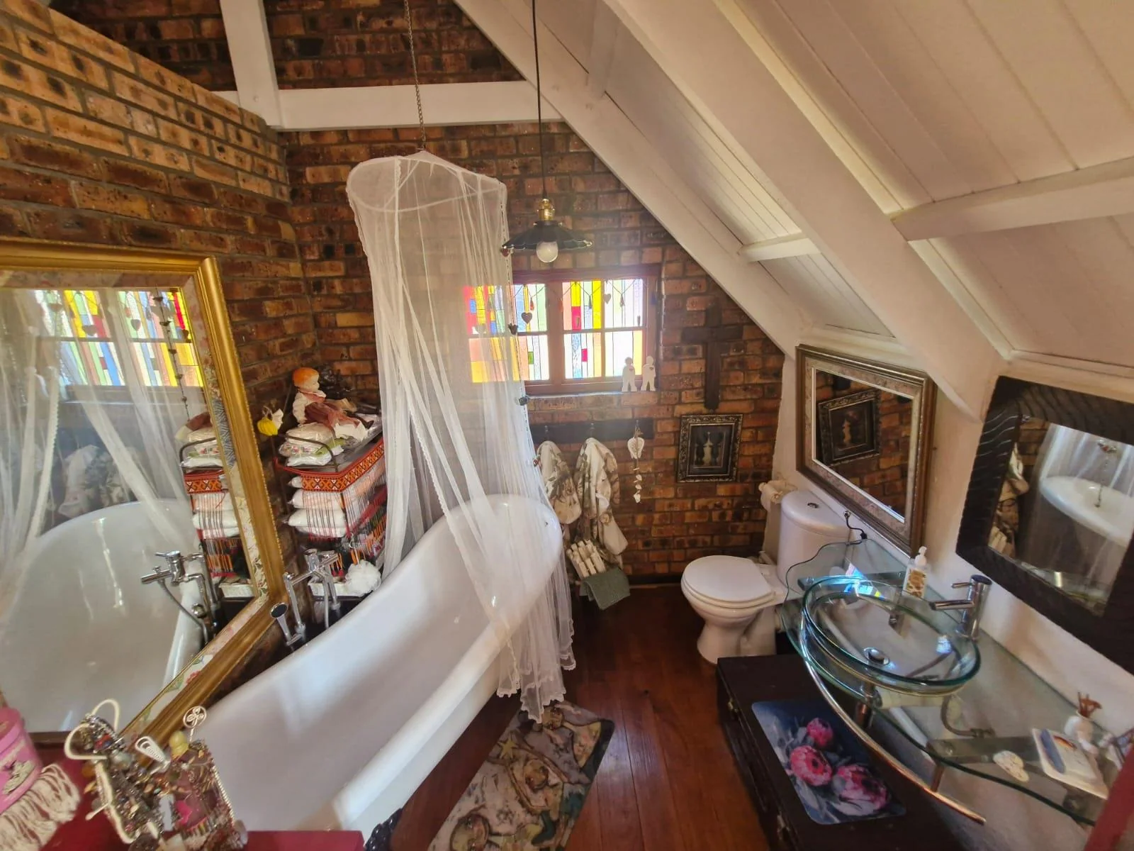 Character filled home with scenic Kloof views in La Provance