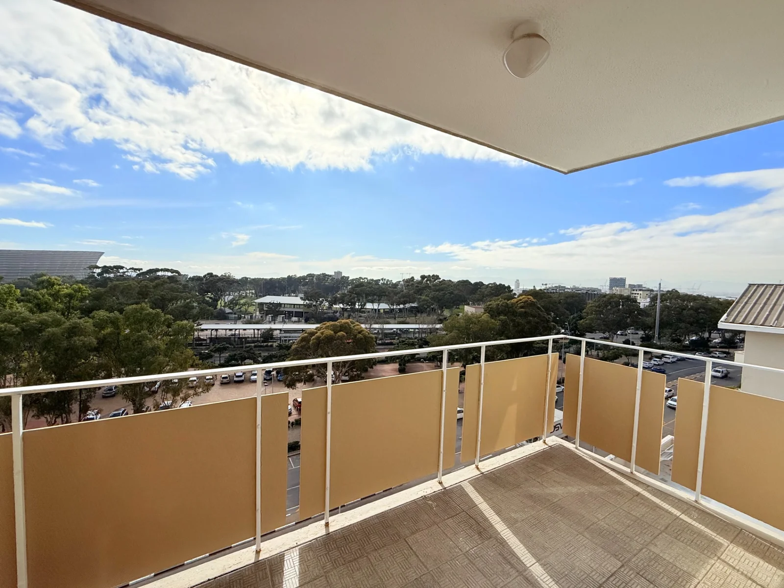 Sunny and spacious 2 bed with views in prime location.