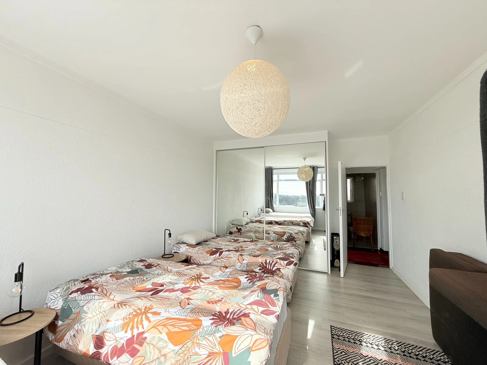 Sunny and spacious 2 bed with views in prime location.