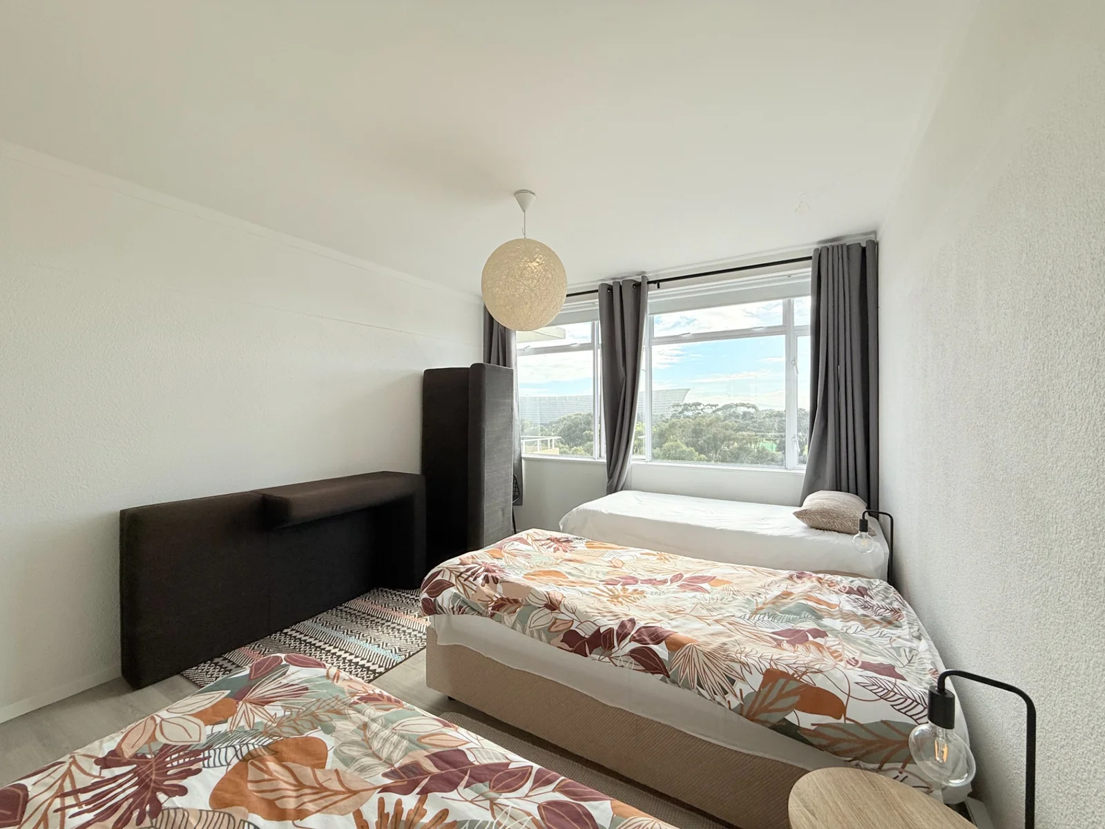 Sunny and spacious 2 bed with views in prime location.