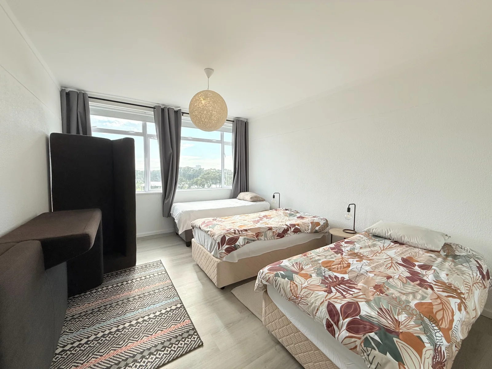 Sunny and spacious 2 bed with views in prime location.