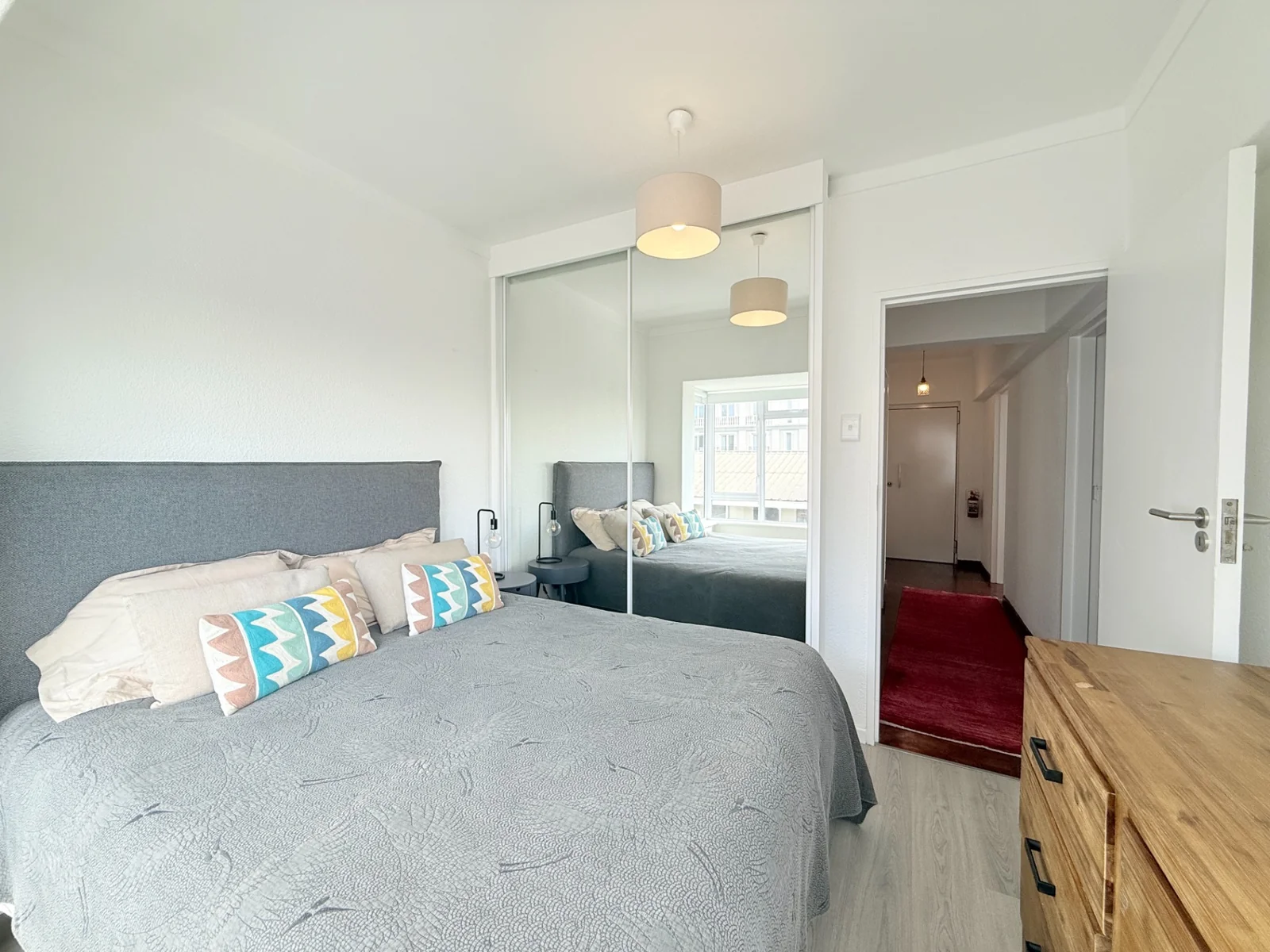 Sunny and spacious 2 bed with views in prime location.