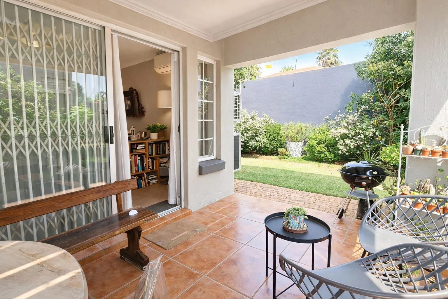 On Show 18th April from 11am - 13h00 :<br/>Modern Double-Storey Family Home with Solar, Water Tanks and Beautiful Garden.