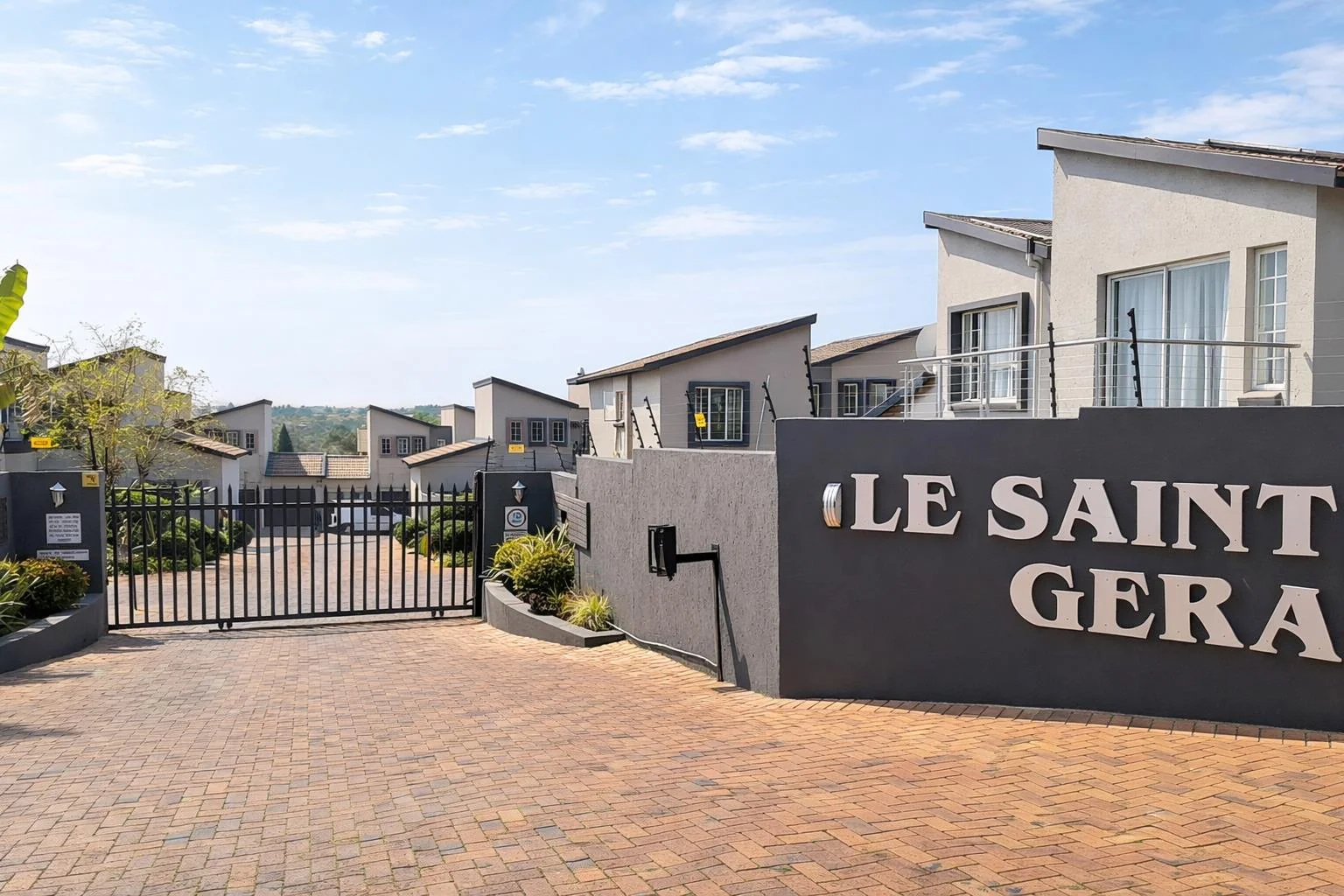 On Show 18th April from 11am - 13h00 :<br/>Modern Double-Storey Family Home with Solar, Water Tanks and Beautiful Garden.