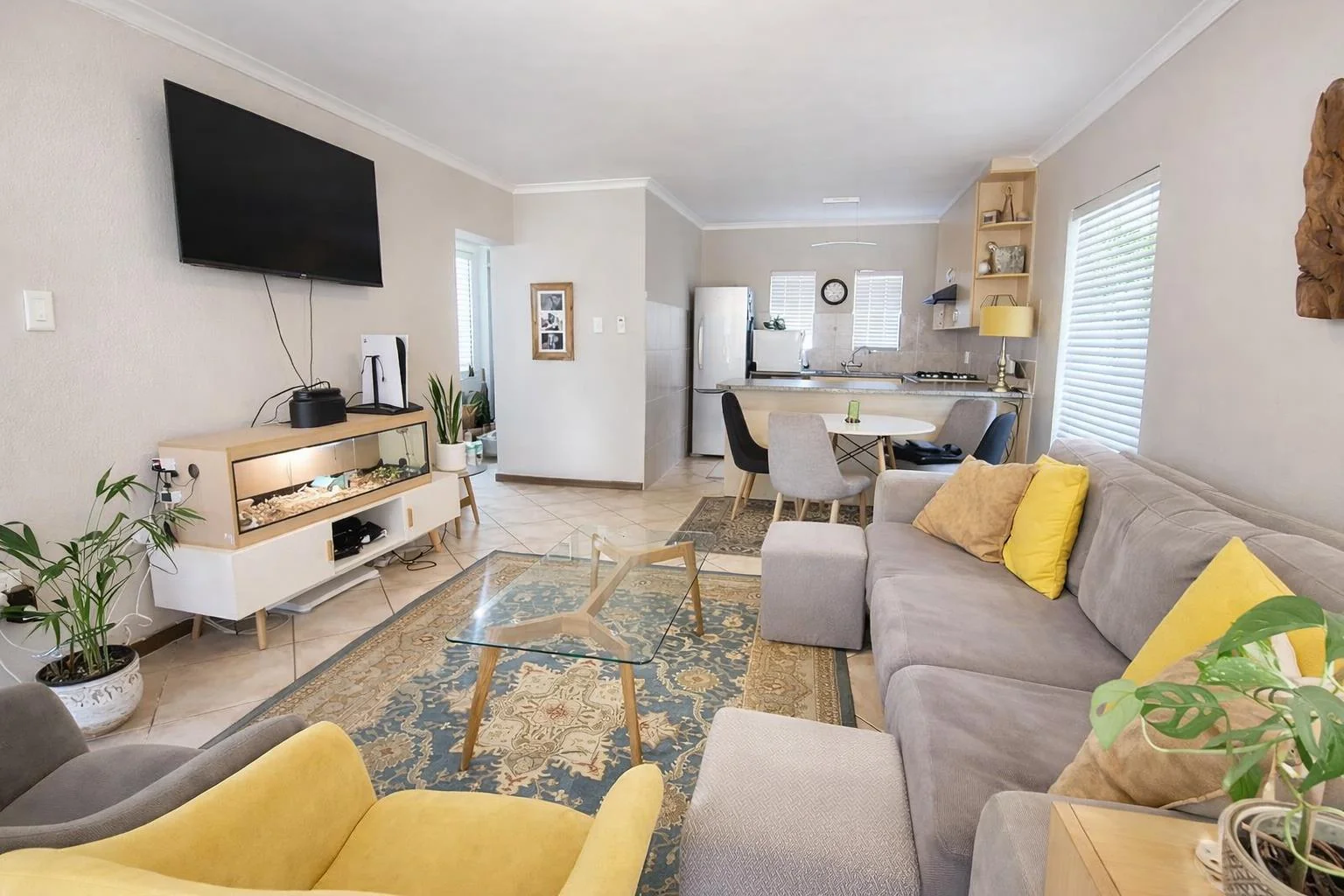 On Show 18th April from 11am - 13h00 :<br/>Modern Double-Storey Family Home with Solar, Water Tanks and Beautiful Garden.