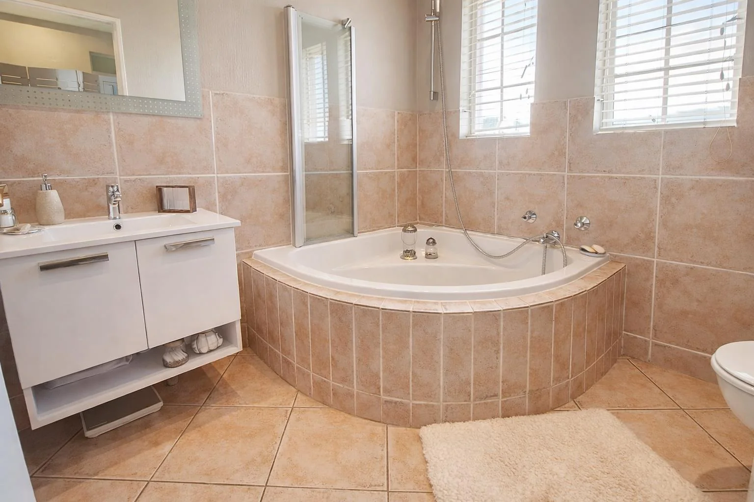 On Show 18th April from 11am - 13h00 :<br/>Modern Double-Storey Family Home with Solar, Water Tanks and Beautiful Garden.