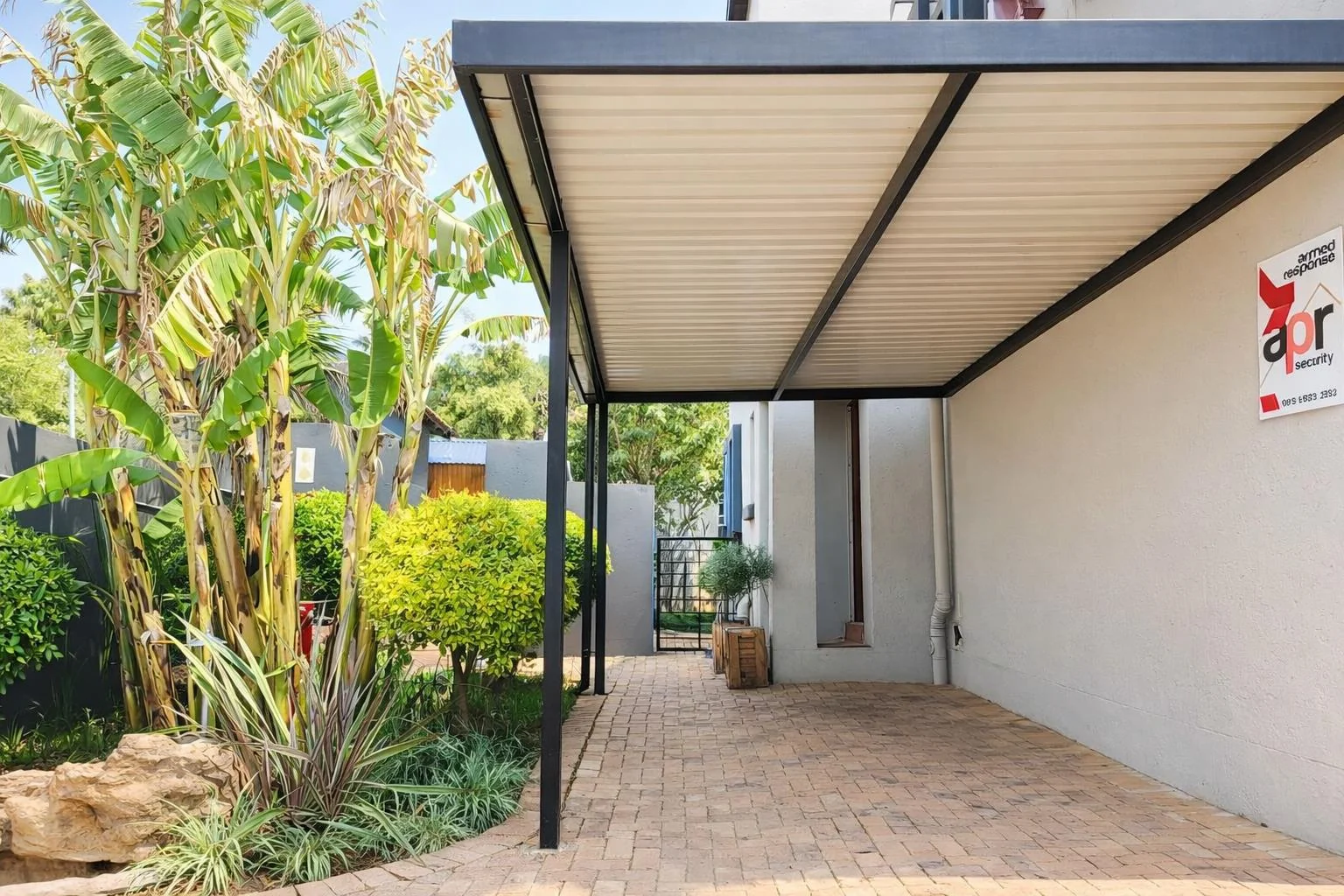 On Show 18th April from 11am - 13h00 :<br/>Modern Double-Storey Family Home with Solar, Water Tanks and Beautiful Garden.