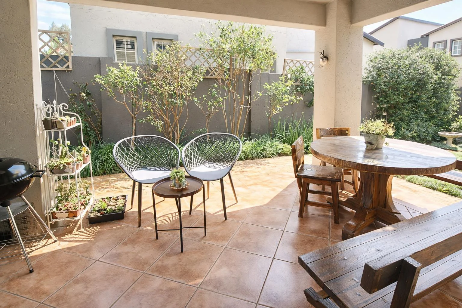 On Show 18th April from 11am - 13h00 :<br/>Modern Double-Storey Family Home with Solar, Water Tanks and Beautiful Garden.