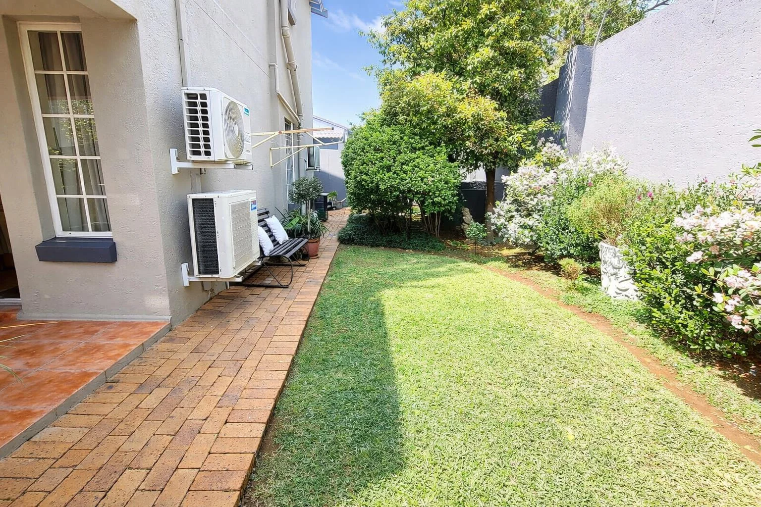 On Show 18th April from 11am - 13h00 :<br/>Modern Double-Storey Family Home with Solar, Water Tanks and Beautiful Garden.