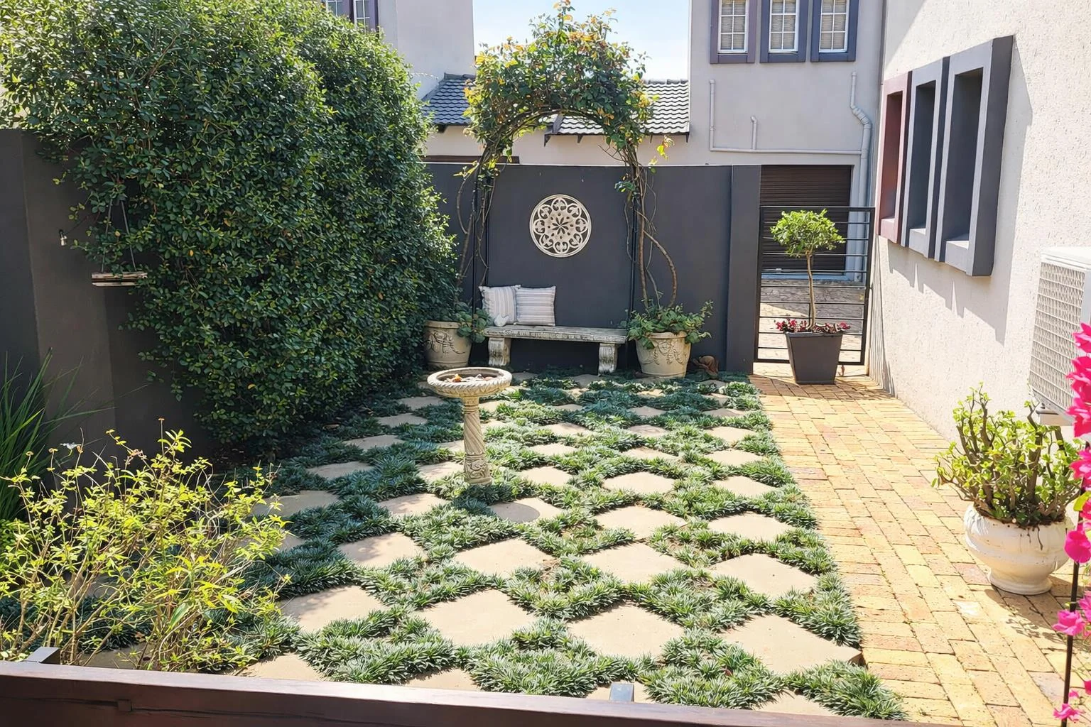 On Show 18th April from 11am - 13h00 :<br/>Modern Double-Storey Family Home with Solar, Water Tanks and Beautiful Garden.