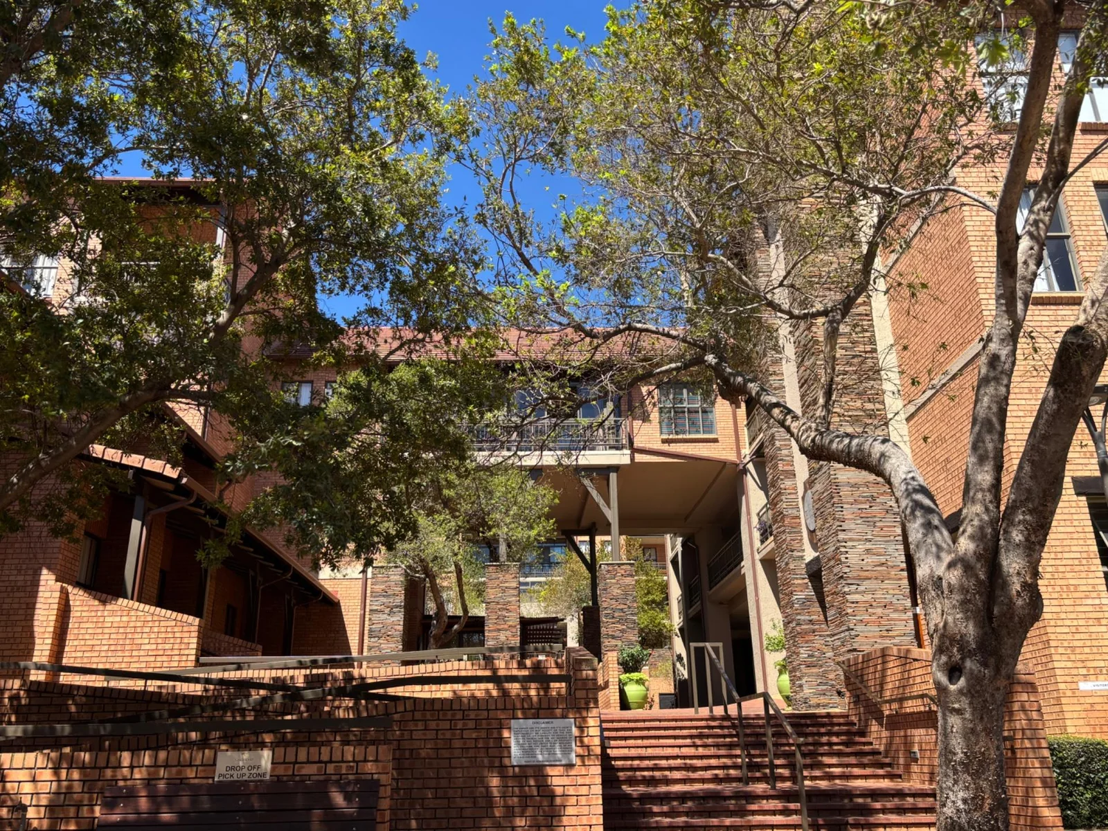 RETIREMENT LIVING AT IT'S BEST!!