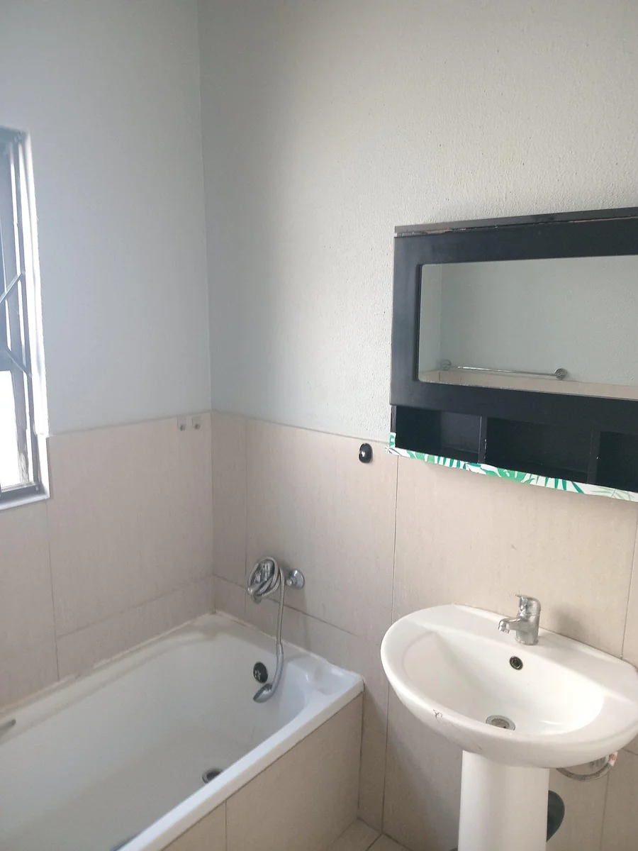 A  decent 3 bed 2 bath family house