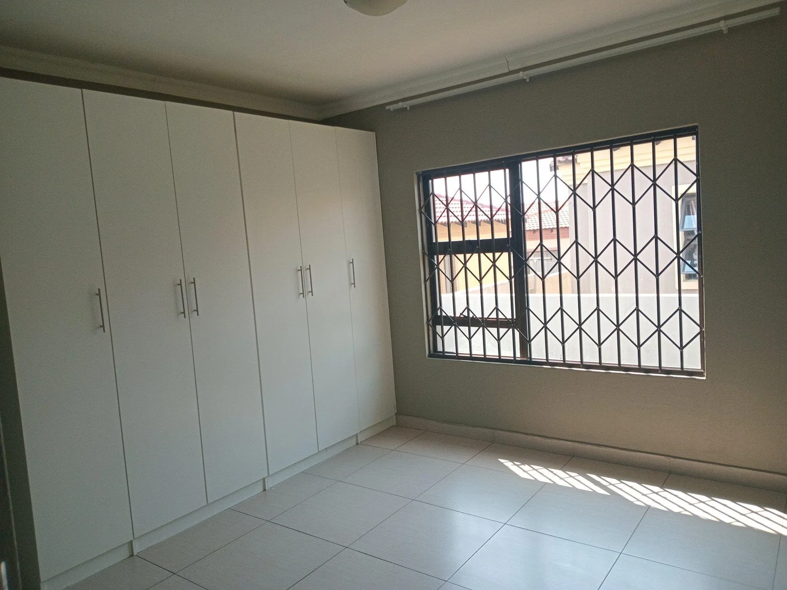 A  decent 3 bed 2 bath family house