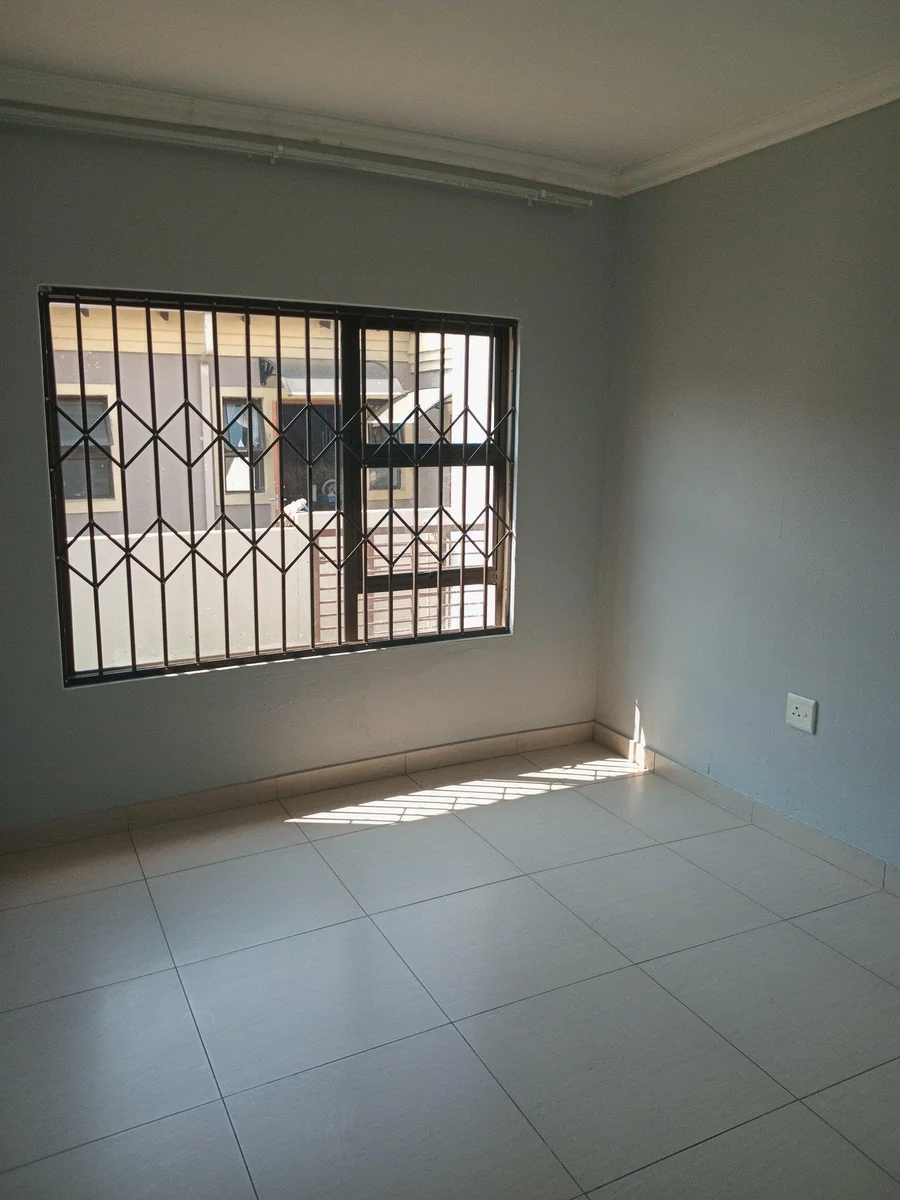 A  decent 3 bed 2 bath family house