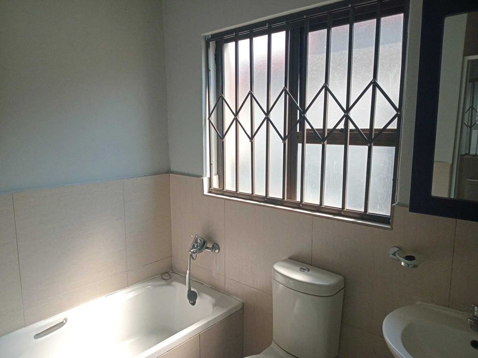 A  decent 3 bed 2 bath family house