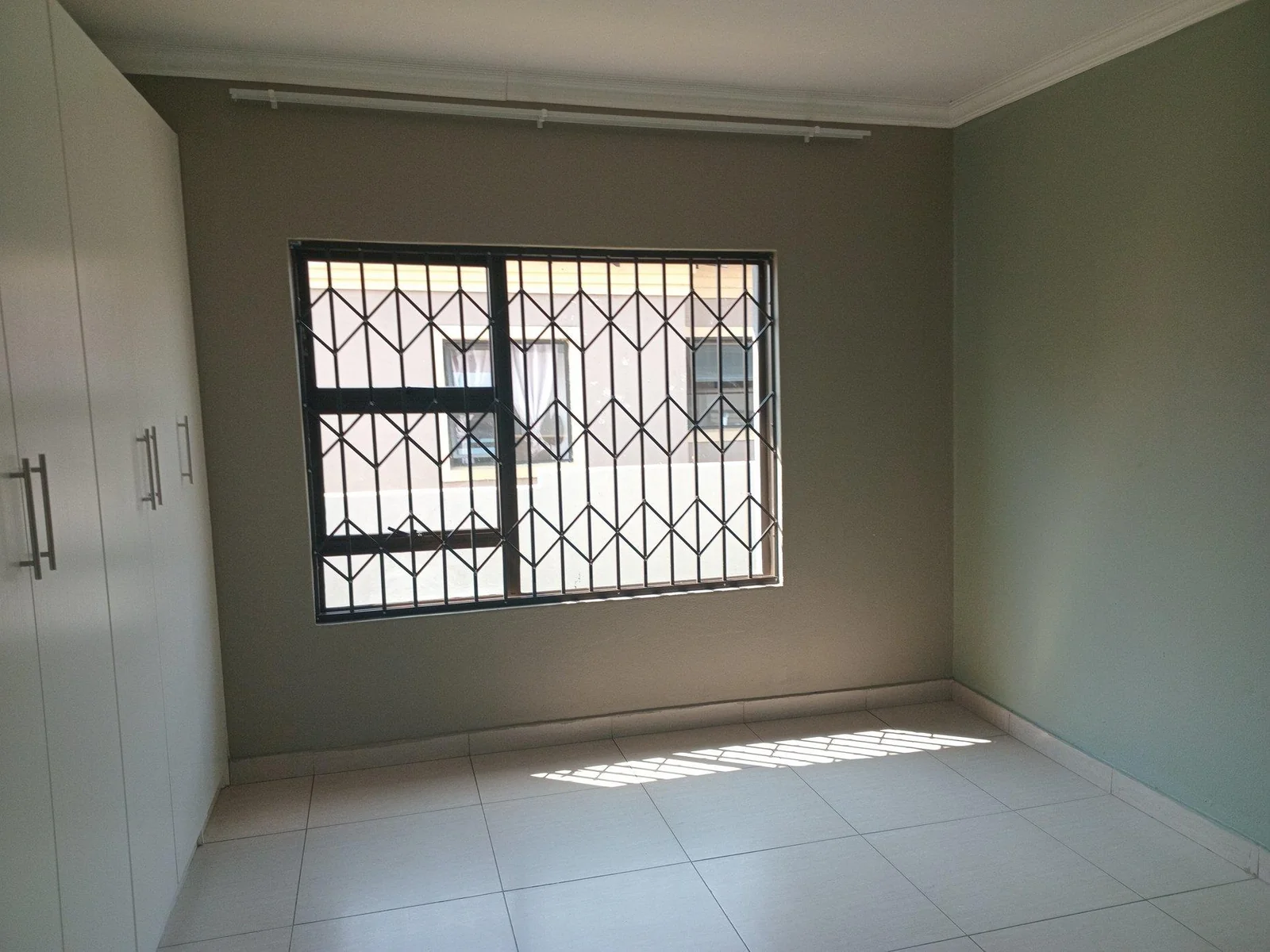 A  decent 3 bed 2 bath family house