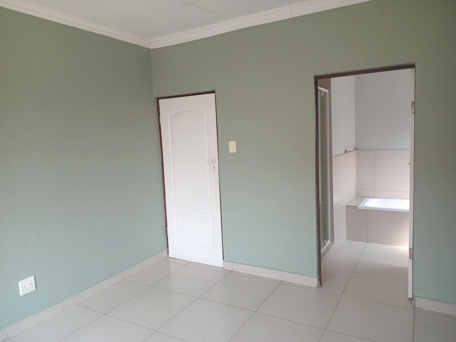 A  decent 3 bed 2 bath family house